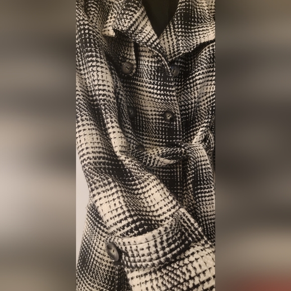 Beautiful BCX Short Trench Coat - Picture 3 of 3